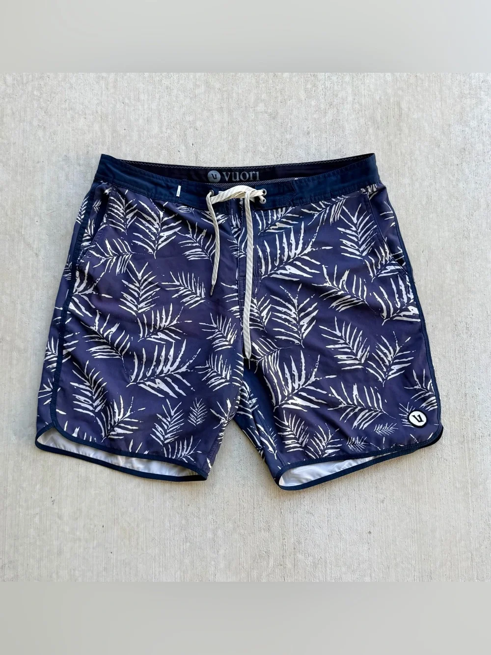 Vuori Cruise Board Shorts Floral All Over Print Men Size 34